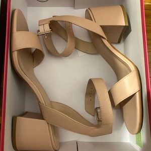 Vince Camuto Gidgena Sandal  color: Neutral Mood Size:8